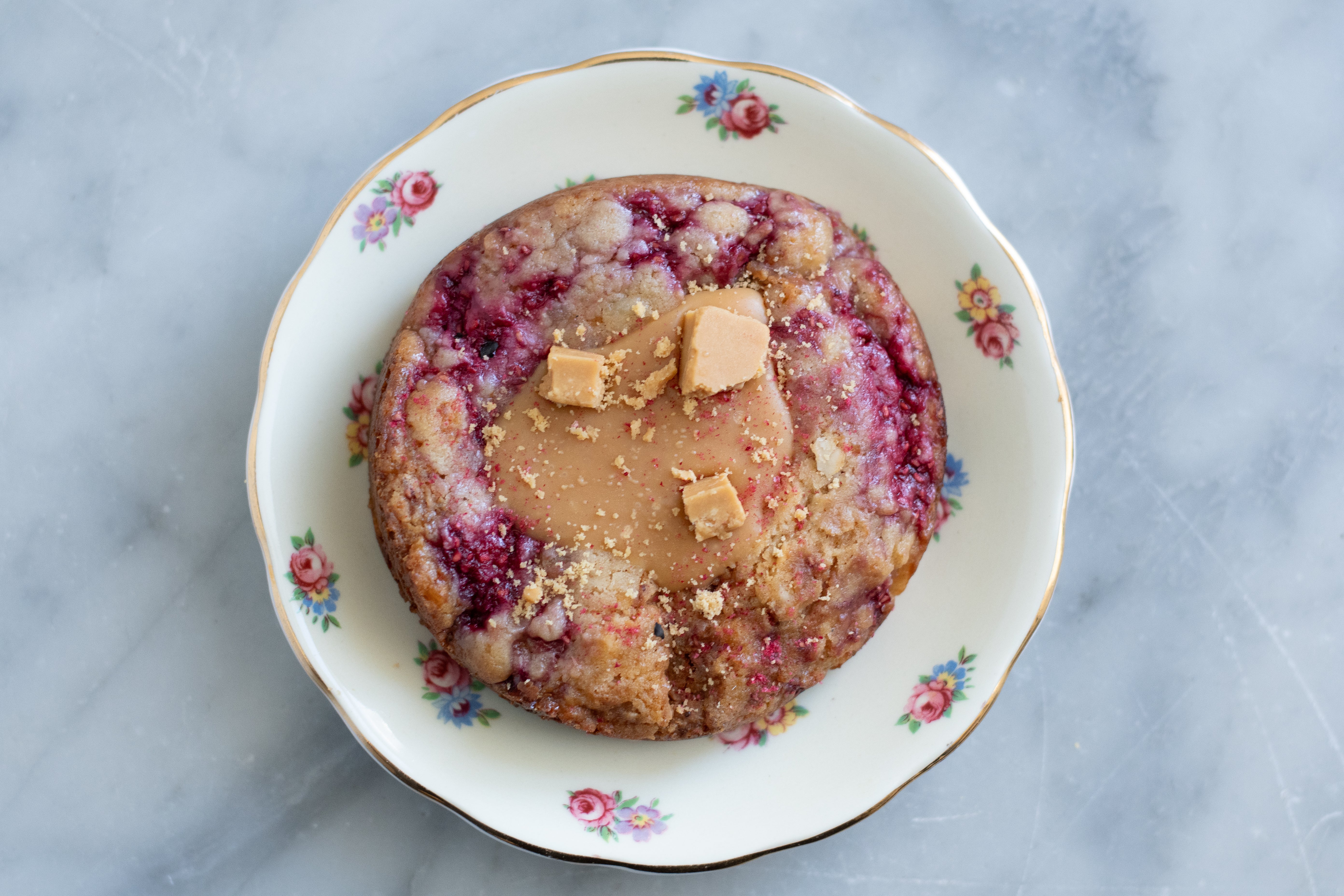 4" Deep Dish Cookie with Macadamia Nut, Raspberry & White Chocolate