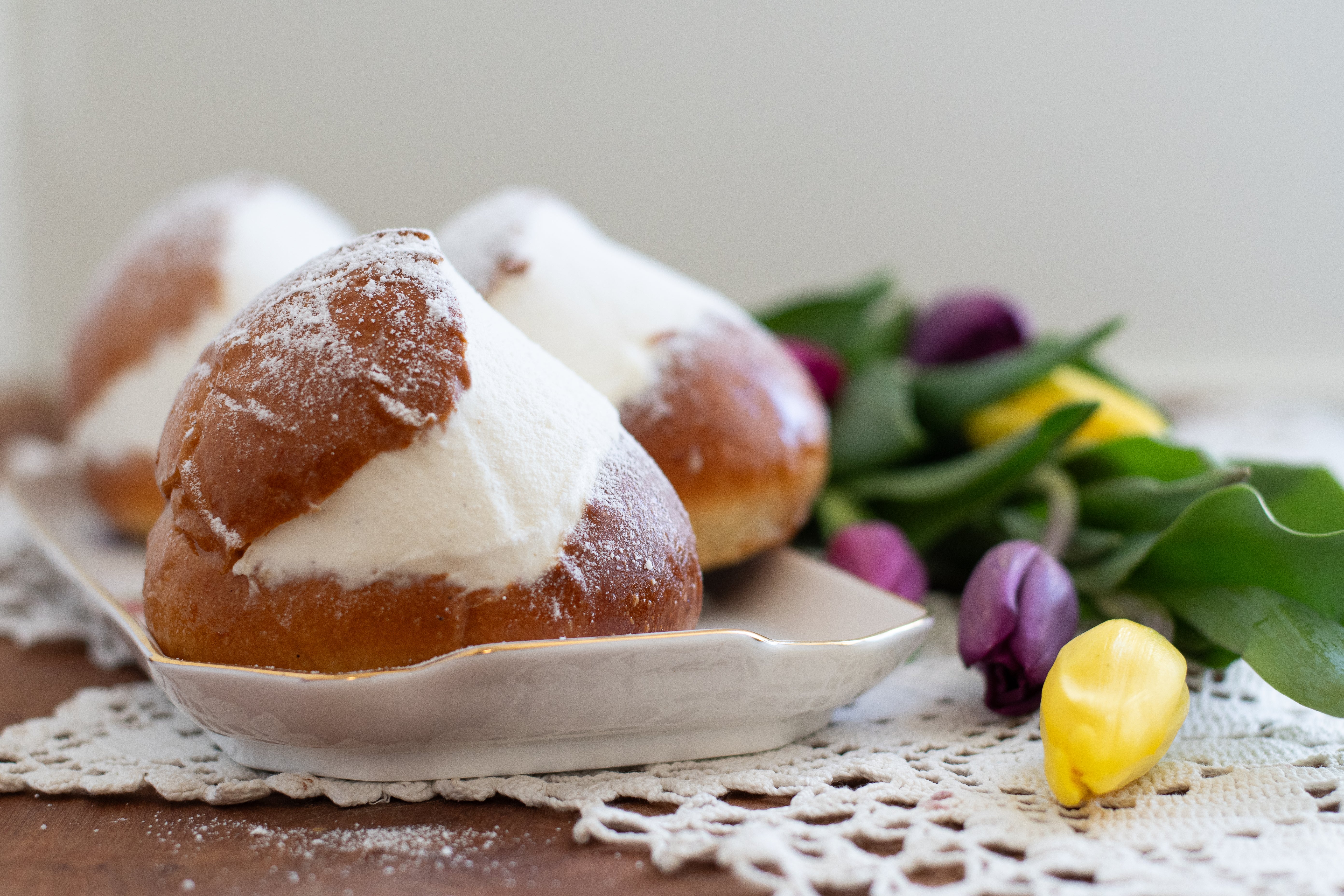 Maritozzi Bun with Vanilla Cream