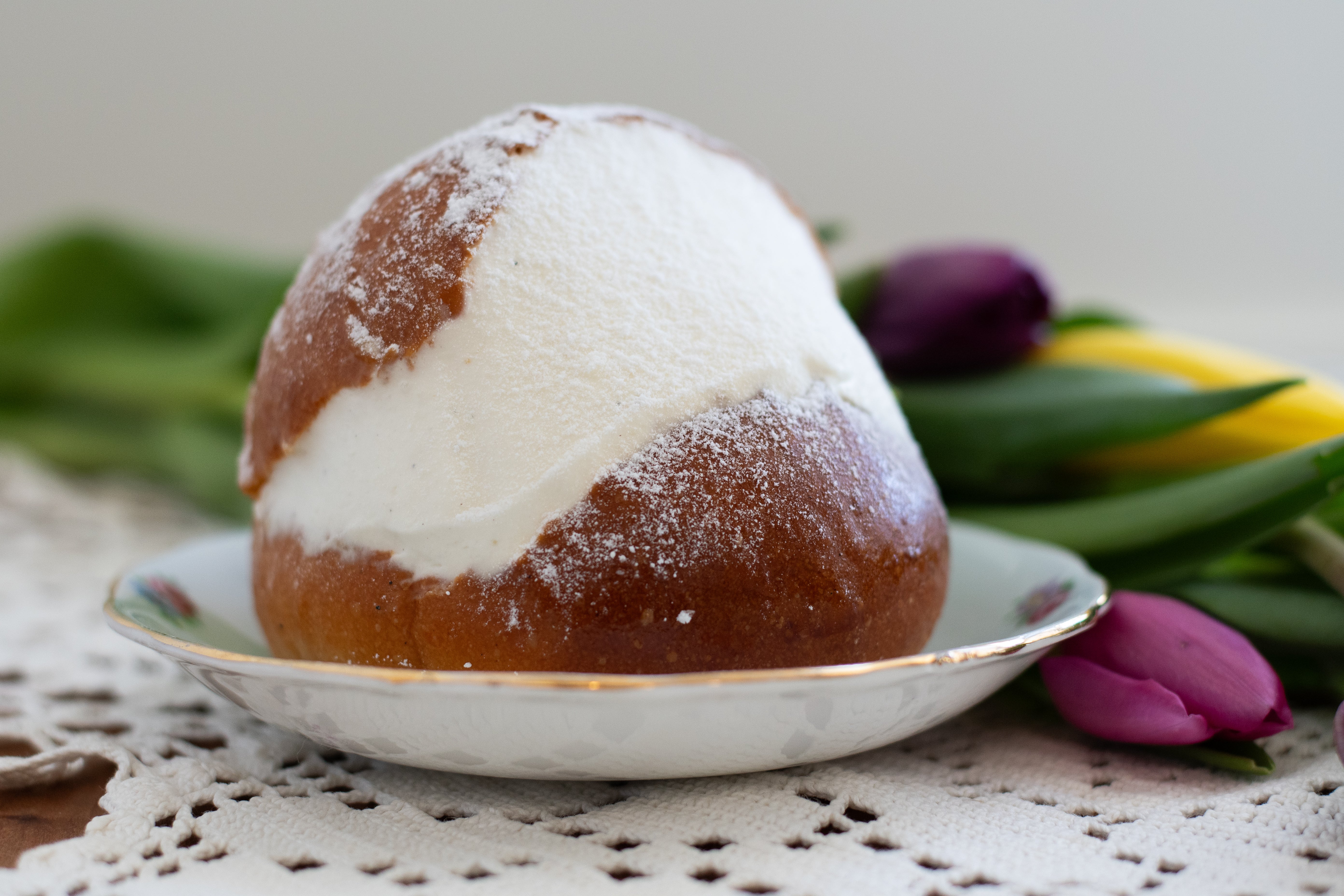 Maritozzi Bun with Vanilla Cream